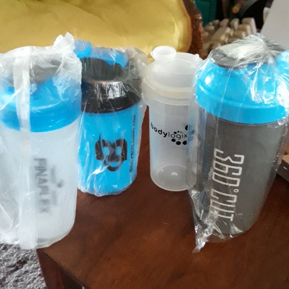 4 protein plastic Shakers plus bonus